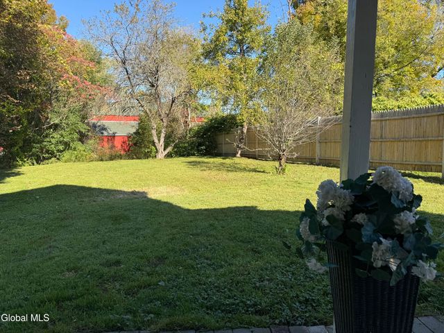 44 W 8th Avenue, Gloversville, NY 12078