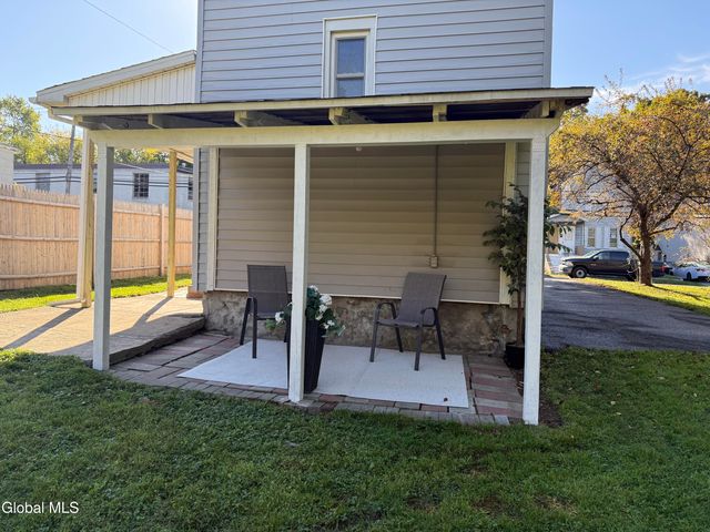 44 W 8th Avenue, Gloversville, NY 12078