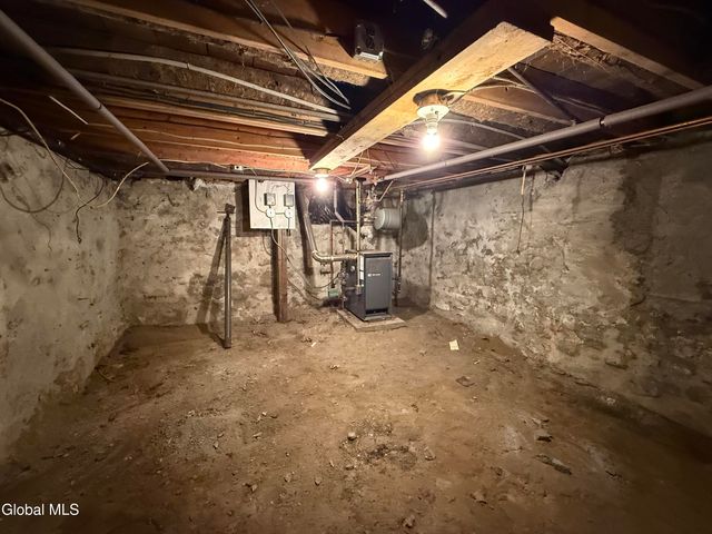 44 W 8th Avenue, Gloversville, NY 12078