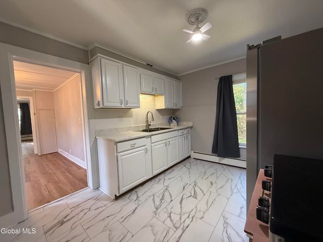 44 W 8th Avenue, Gloversville, NY 12078