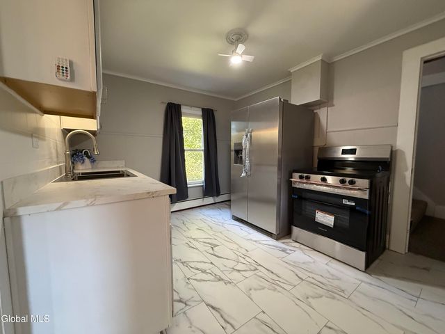 44 W 8th Avenue, Gloversville, NY 12078