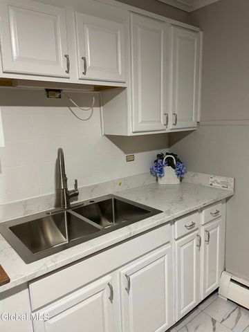 44 W 8th Avenue, Gloversville, NY 12078