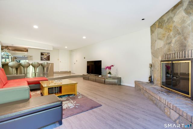 91 Park Avenue, Shelton, CT 06484