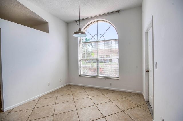 252 Moccasin Trail W, Jupiter, FL 33458