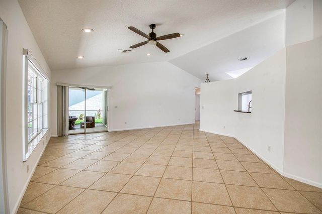 252 Moccasin Trail W, Jupiter, FL 33458