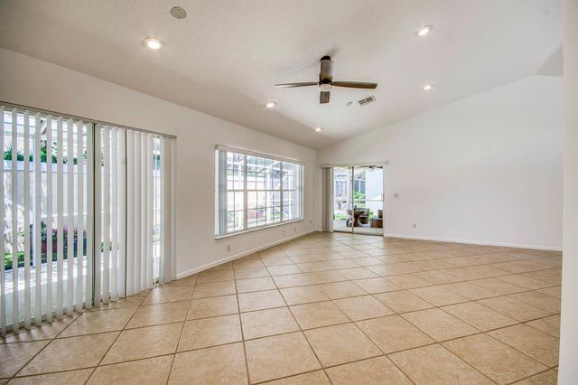 252 Moccasin Trail W, Jupiter, FL 33458