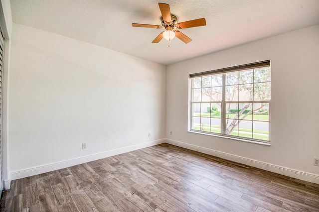 252 Moccasin Trail W, Jupiter, FL 33458