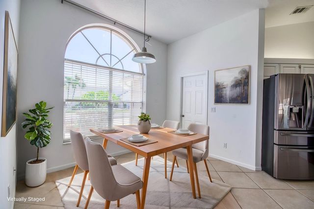 252 Moccasin Trail W, Jupiter, FL 33458