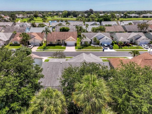252 Moccasin Trail W, Jupiter, FL 33458