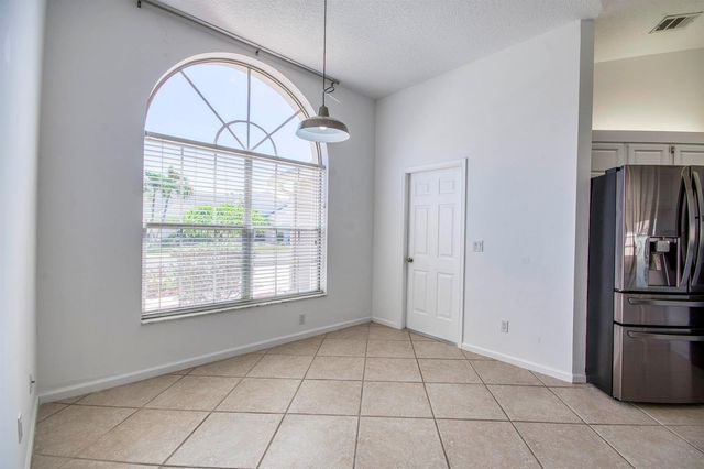 252 Moccasin Trail W, Jupiter, FL 33458