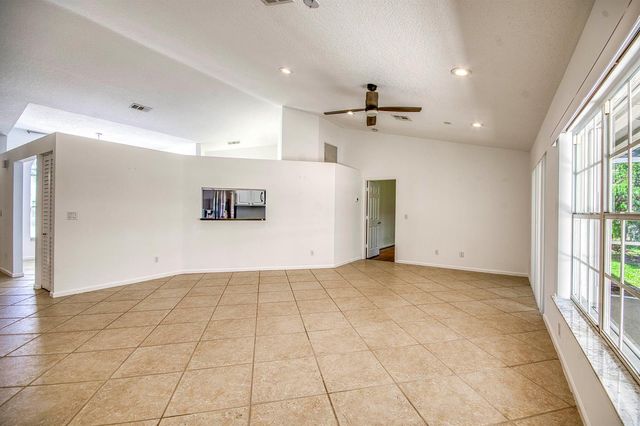 252 Moccasin Trail W, Jupiter, FL 33458