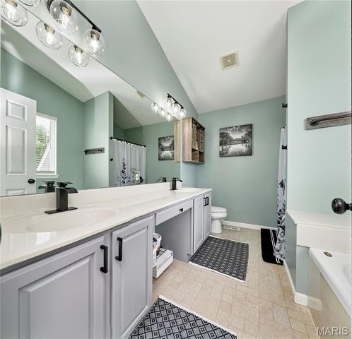 64 Old Chesapeake Drive, Wentzville, MO 63385