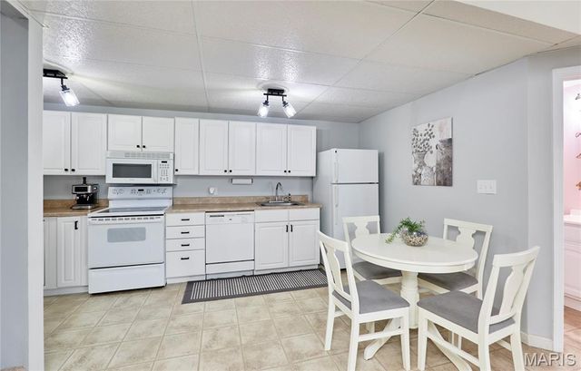 64 Old Chesapeake Drive, Wentzville, MO 63385