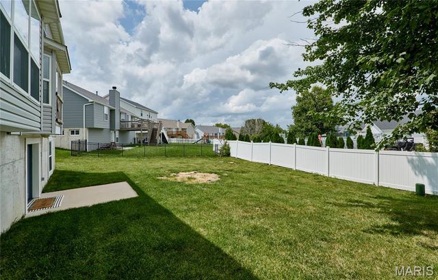 64 Old Chesapeake Drive, Wentzville, MO 63385
