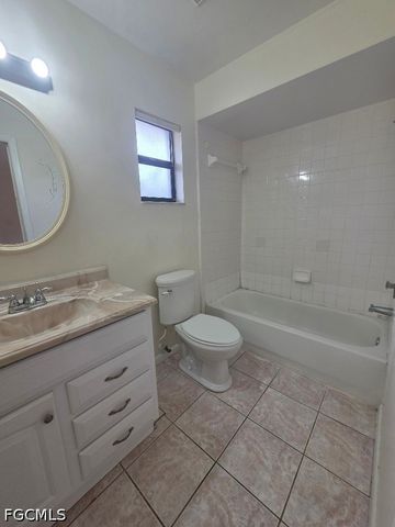 202 Eaglesmere DR, Lehigh Acres, FL 33936