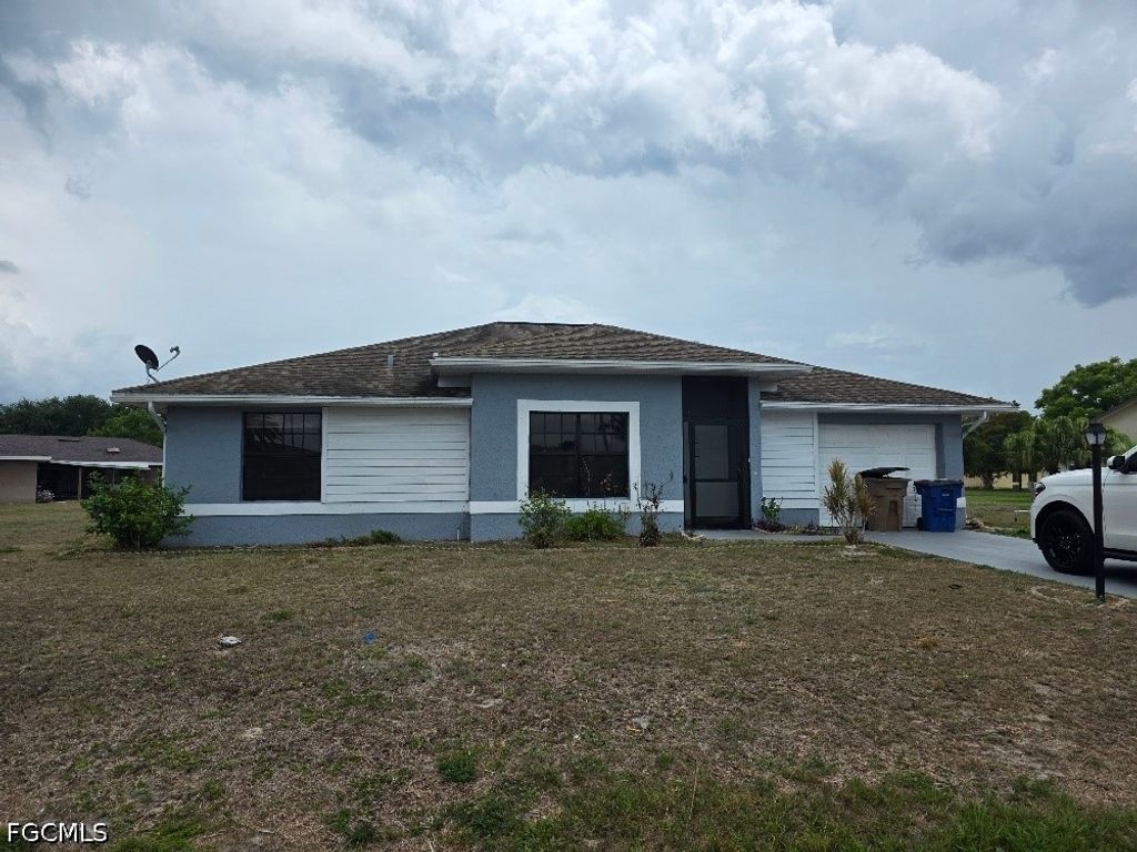 202 Eaglesmere DR, Lehigh Acres, FL 33936