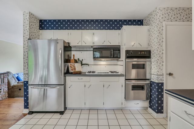 2414 Sunset Avenue, Waukegan, IL 60087
