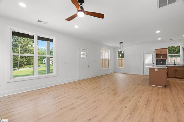 119A Woodland Drive, Fountain Inn, SC 29644