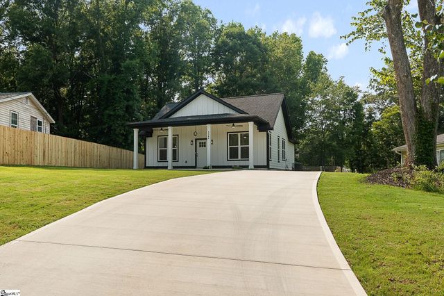 119A Woodland Drive, Fountain Inn, SC 29644