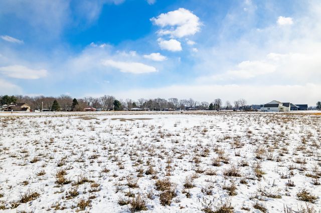 2724 S Kings Way, New Palestine, IN 46163