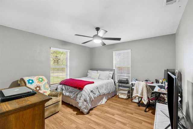 602 Colonial Drive, Athens, TX 75751