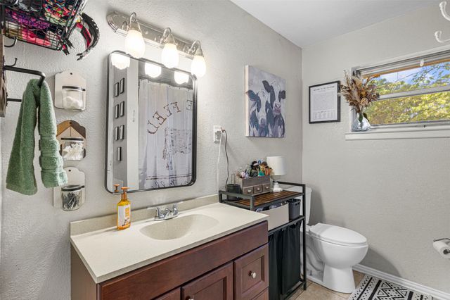 602 Colonial Drive, Athens, TX 75751