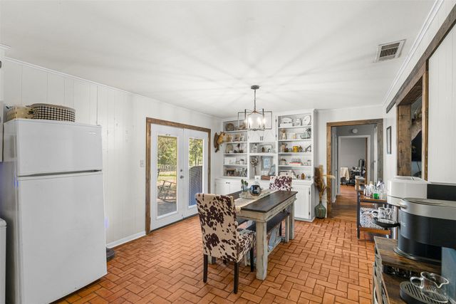 602 Colonial Drive, Athens, TX 75751
