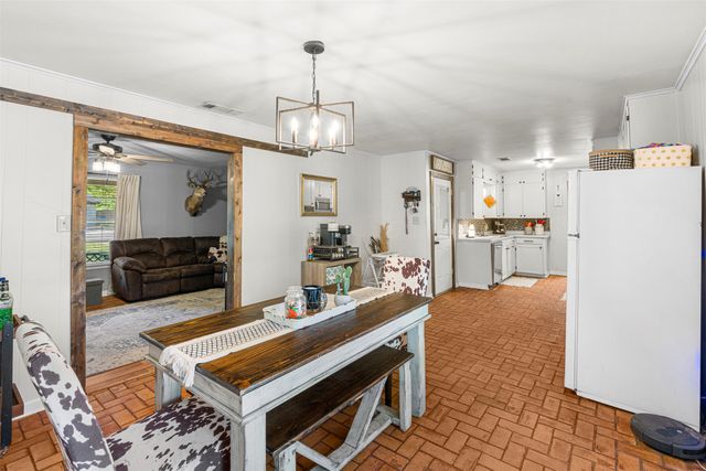 602 Colonial Drive, Athens, TX 75751
