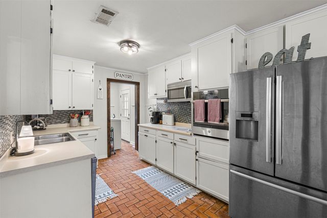 602 Colonial Drive, Athens, TX 75751
