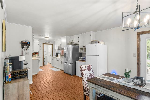 602 Colonial Drive, Athens, TX 75751