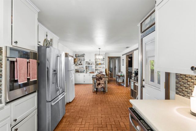 602 Colonial Drive, Athens, TX 75751