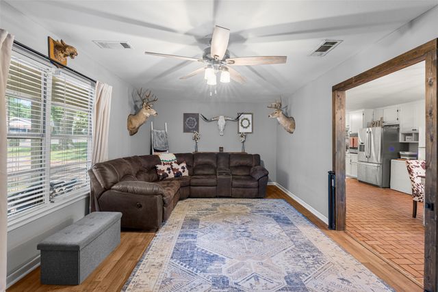 602 Colonial Drive, Athens, TX 75751