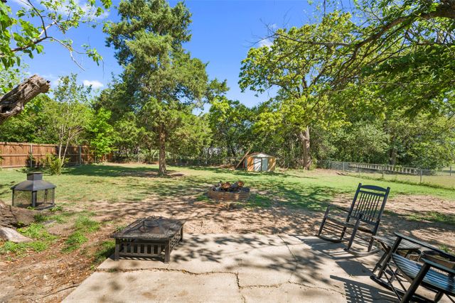 602 Colonial Drive, Athens, TX 75751