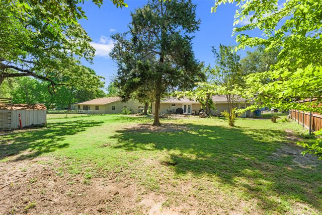 602 Colonial Drive, Athens, TX 75751