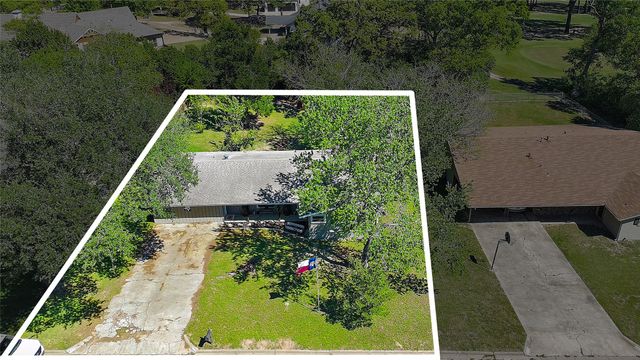 602 Colonial Drive, Athens, TX 75751