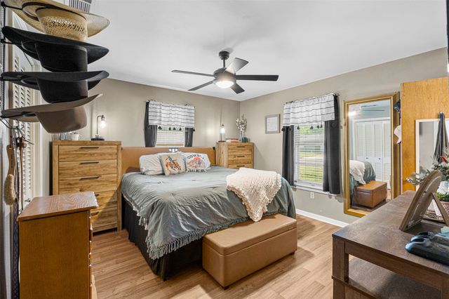 602 Colonial Drive, Athens, TX 75751