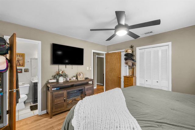 602 Colonial Drive, Athens, TX 75751