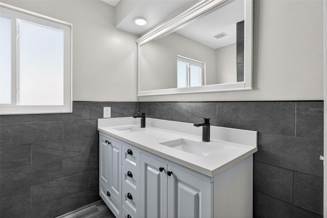 2465 BRENTWOOD DRIVE, Clearwater, FL 33764