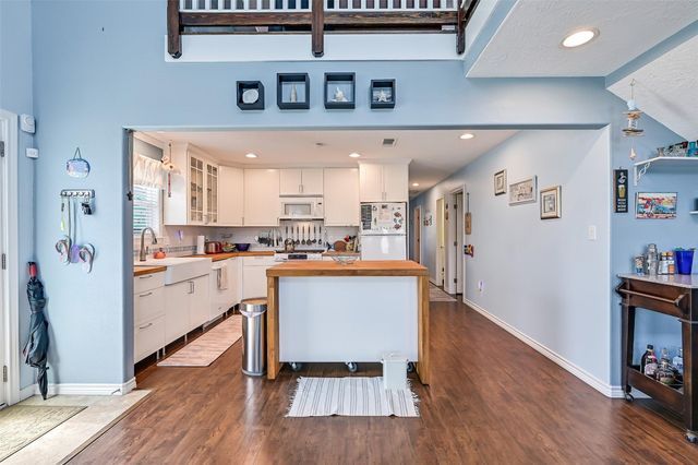 4310 Karankawa Way, Jamaica Beach, TX 77554