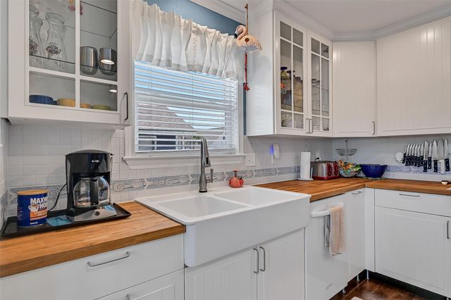 4310 Karankawa Way, Jamaica Beach, TX 77554