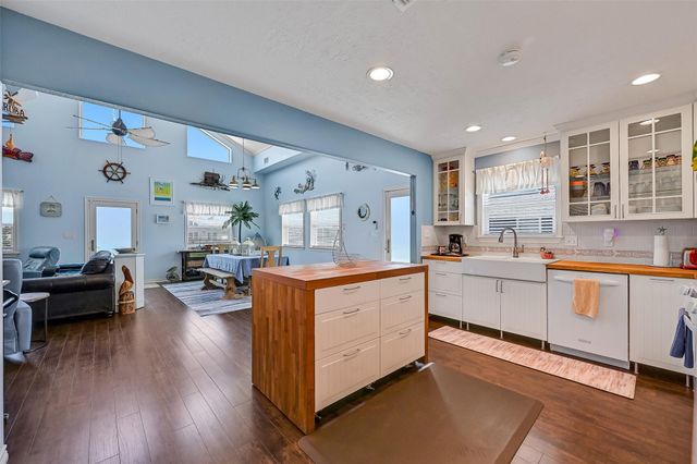 4310 Karankawa Way, Jamaica Beach, TX 77554