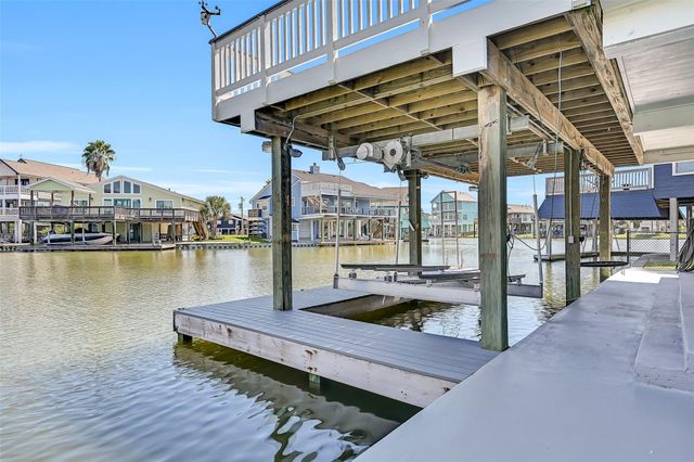 4310 Karankawa Way, Jamaica Beach, TX 77554