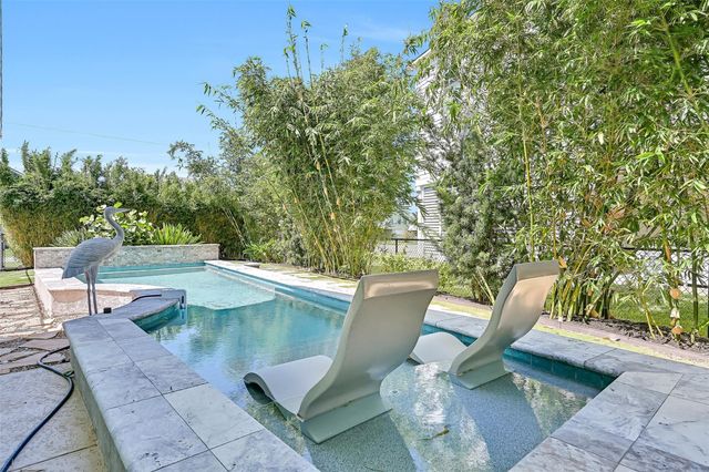 4310 Karankawa Way, Jamaica Beach, TX 77554