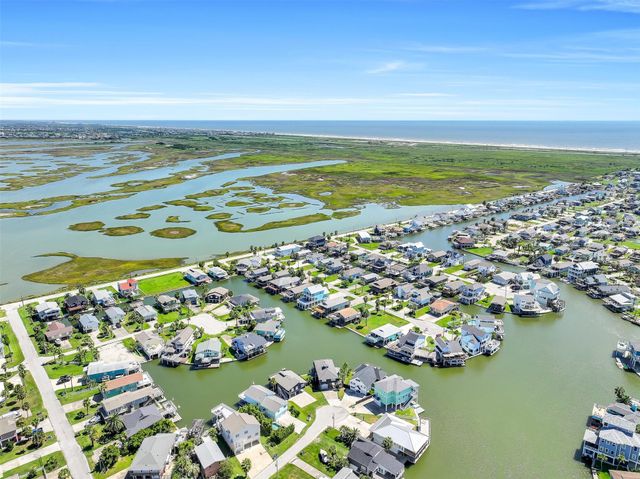 4310 Karankawa Way, Jamaica Beach, TX 77554