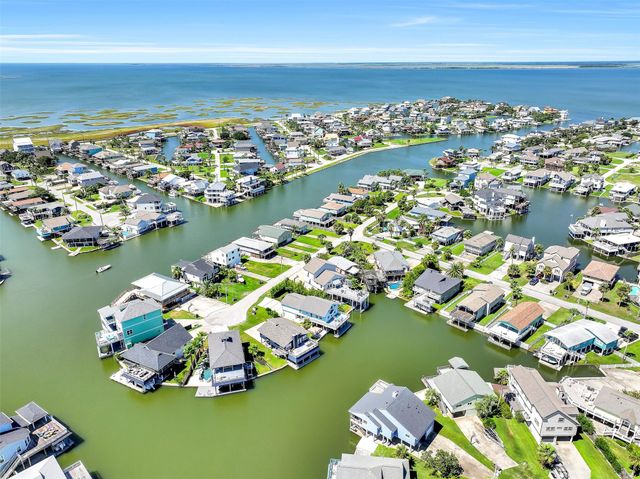 4310 Karankawa Way, Jamaica Beach, TX 77554