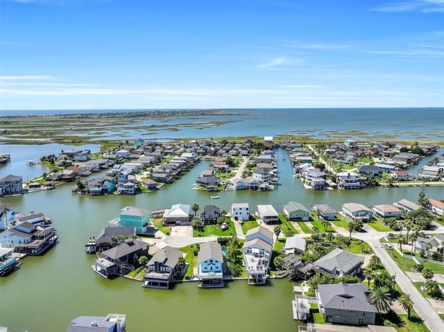 4310 Karankawa Way, Jamaica Beach, TX 77554