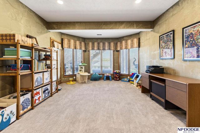 2614 N 157th Street, Omaha, NE 68116