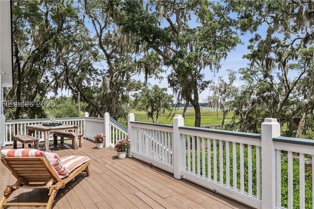 25 Petigru Dr, Beaufort, SC 29902