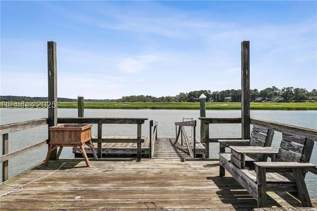 25 Petigru Dr, Beaufort, SC 29902