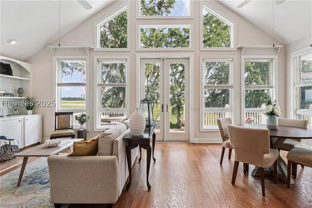 25 Petigru Dr, Beaufort, SC 29902